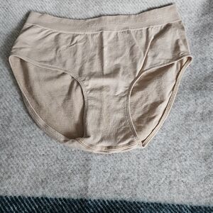 Branwyn Essential Hipster